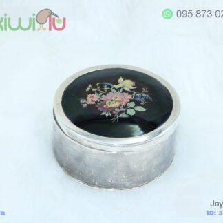 Joyero de plata con tapa negra con flores