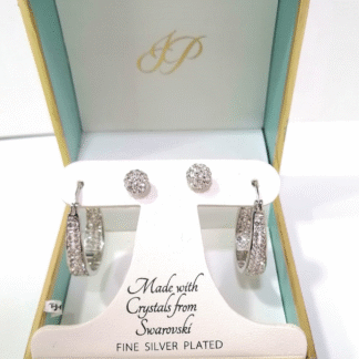 Juego de aretes plateados con cristal