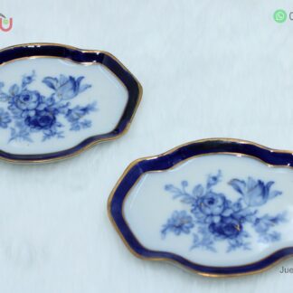 Juego de bandejitas de porcelana de 2 piezas con flores azules y borde azul