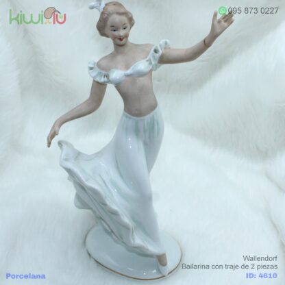 Adorno de porcelana de mujer bailando con traje de 2 piezas