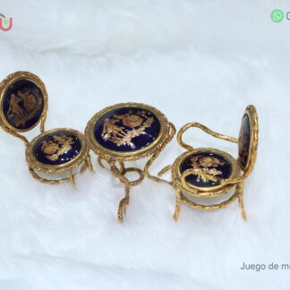 Adorno de porcelana juego de mesita con sillas con detalles dorados