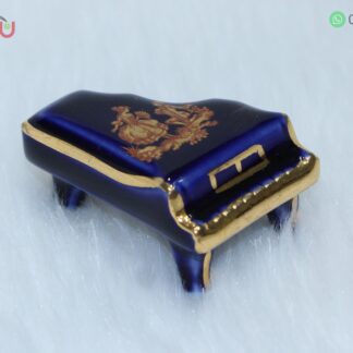 Adorno de porcelana con forma de piano color azul con filos dorados