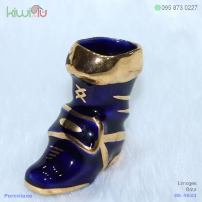 Adorno de porcelana con forma de bota color azul con filos dorados