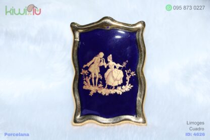 Adorno de porcelana en forma de cuadro color azul con filos dorados